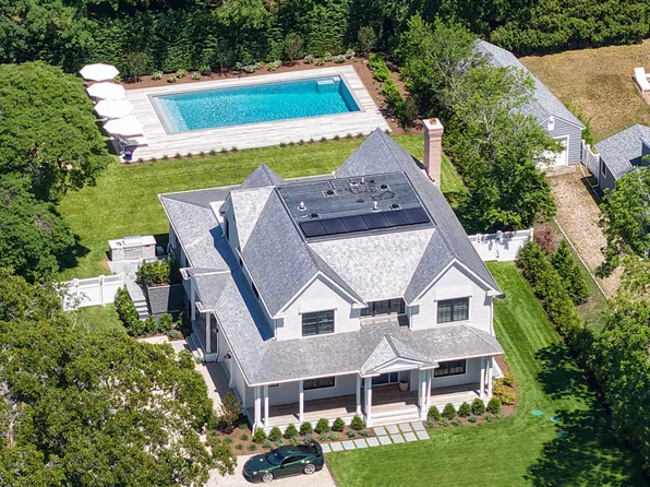 91 Turtle Cove Dr, Southampton, NY 11968