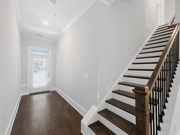 3rd image of 2557 Oakbourne Ln