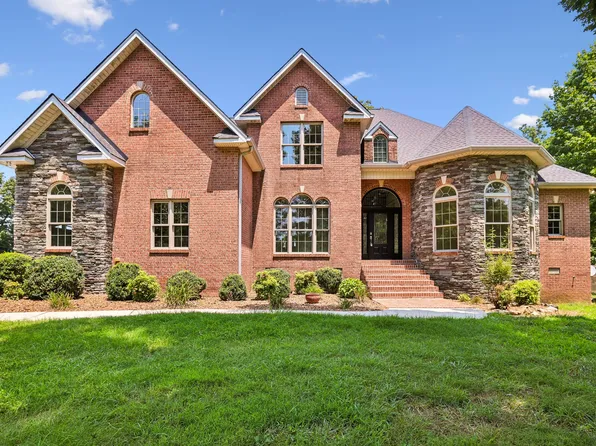 231 Point Dr, Belvidere, TN 37306