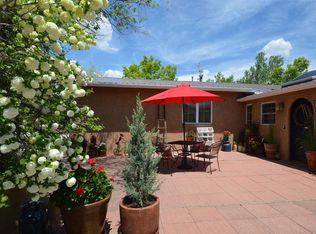 326 Spruce Ln, Taos, NM 87571