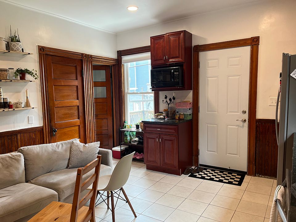 Eat-in kitchen