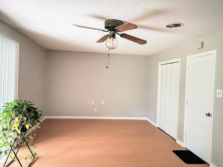 5527 Darnell St — Photo 13