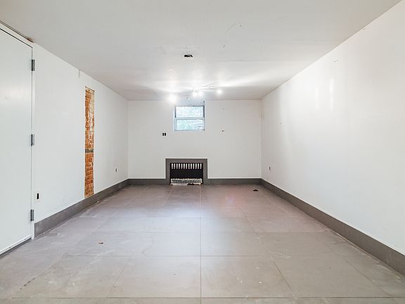 4th image of 1156 Gates Ave #1L
