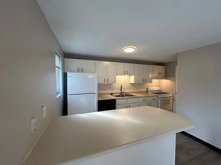 Coventry Court Townhomes — Photo 86