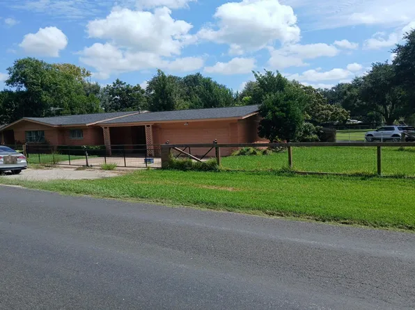 1412 N Rusk St, Wharton, TX 77488