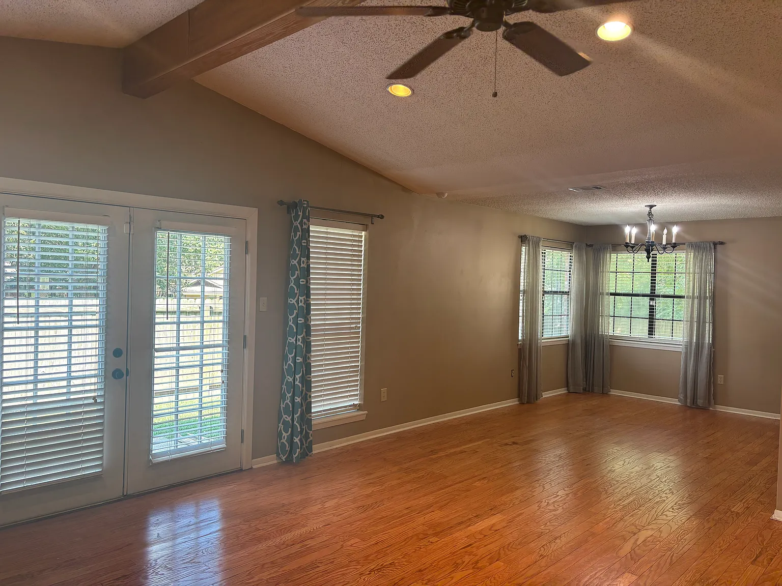3 bed, 1407 sqft, $1,600 — Photo 3