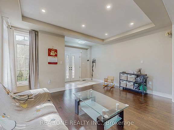 2nd image of 1815 Fairport Rd #6