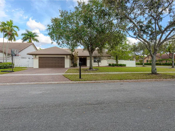 101 NW 162nd Ave, Pembroke Pines, FL 33028