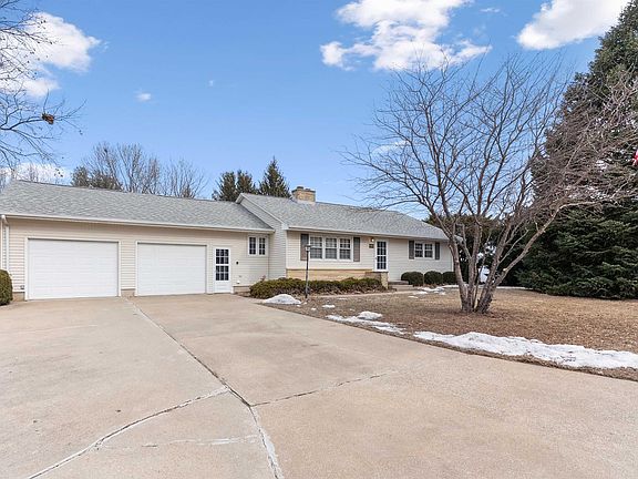 2nd image of 323 Barrick Rd