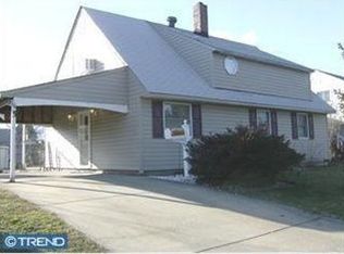 5 Grapevine Rd, Levittown, PA 19057