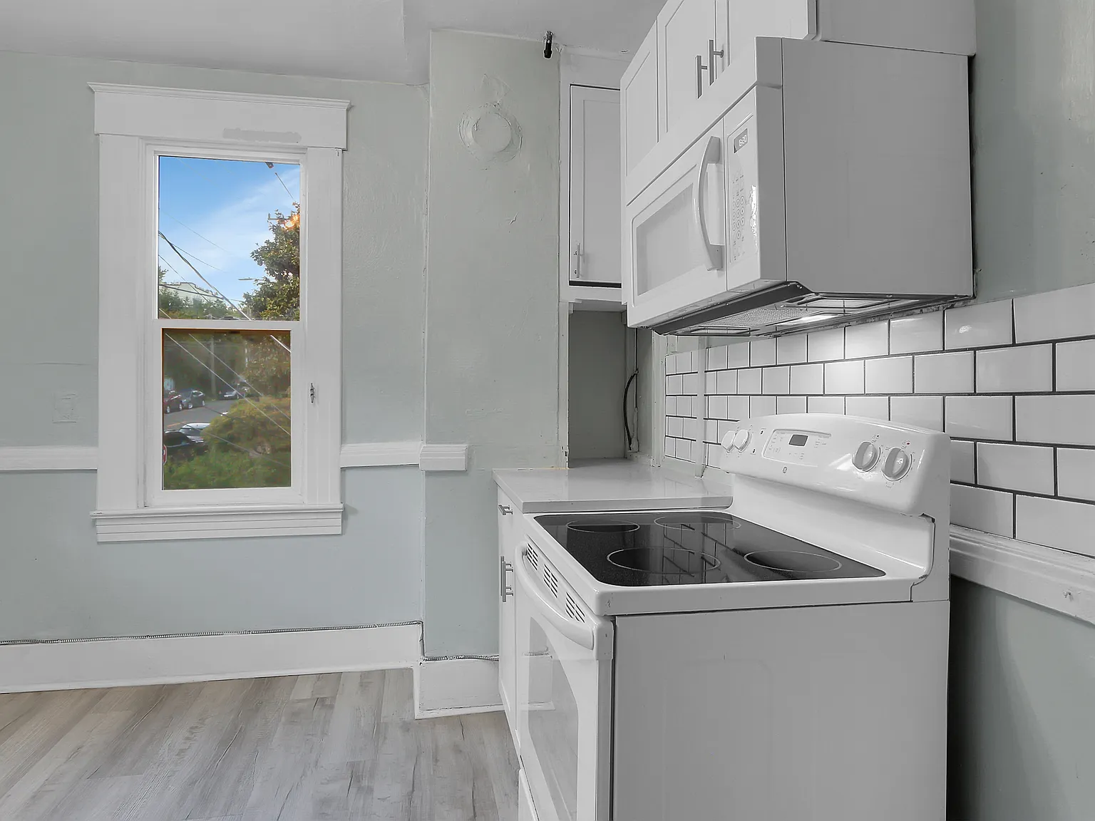 2 bed, 975 sqft, $3,100 — Photo 4