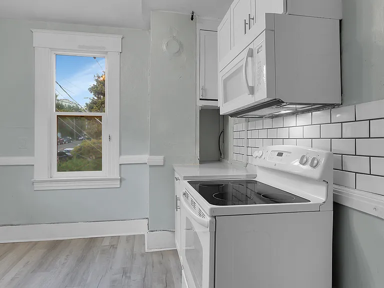 1522 Taylor Ave N #C — Photo 4