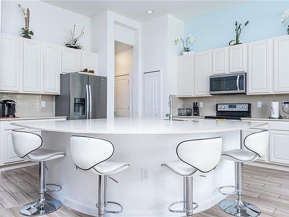 5th image of 3891 Oakville Ave