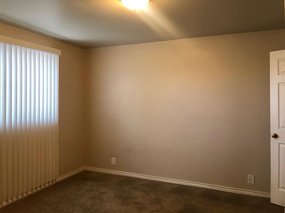 4th image of 947 E Creek Hill Ln #30