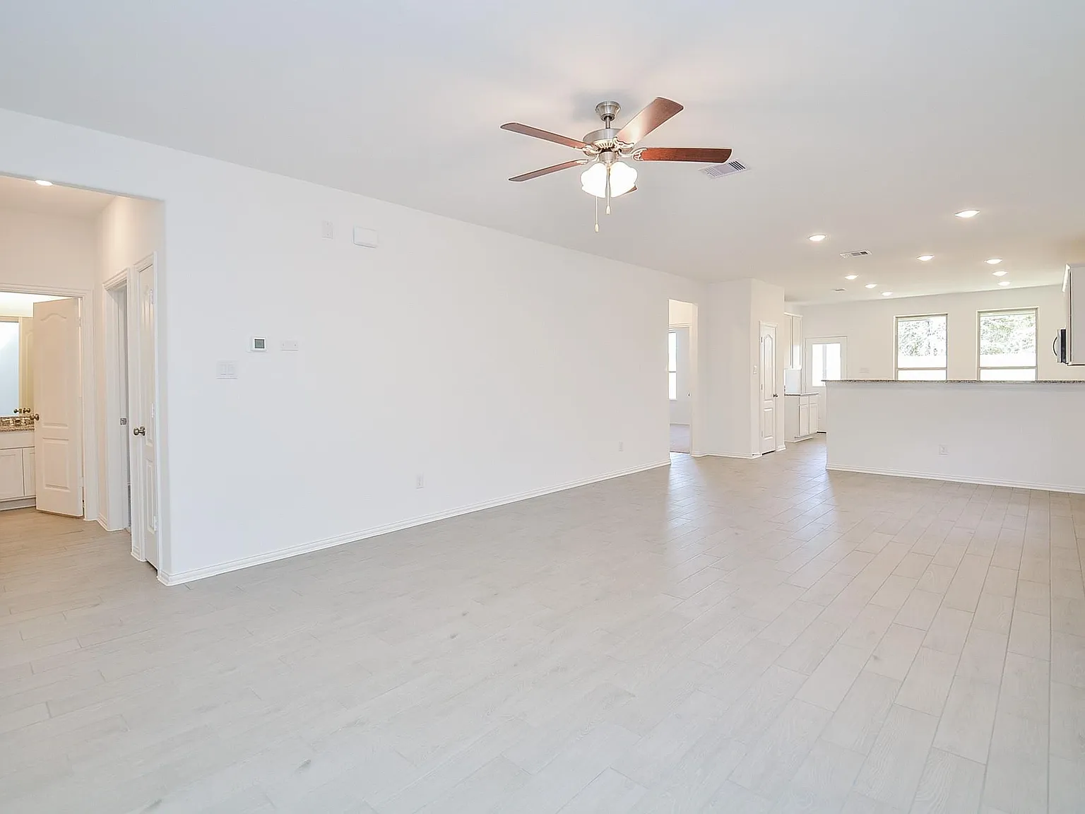 5 bed, 2.5 bath, 2409 sqft, $2,950 — Photo 4