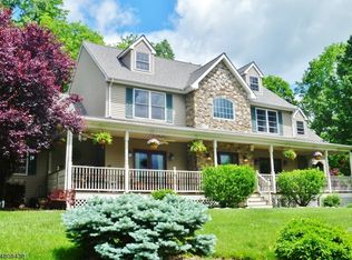 16 Hemlock Rd, Columbia, NJ 07832