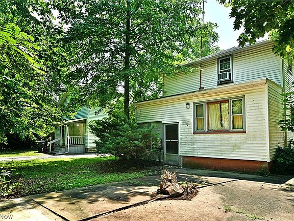 5th image of 995 Glenwood St NE