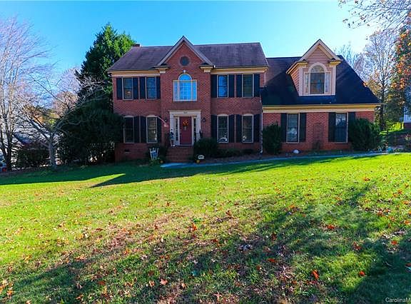 2nd image of 110 Woodfern Pl #96