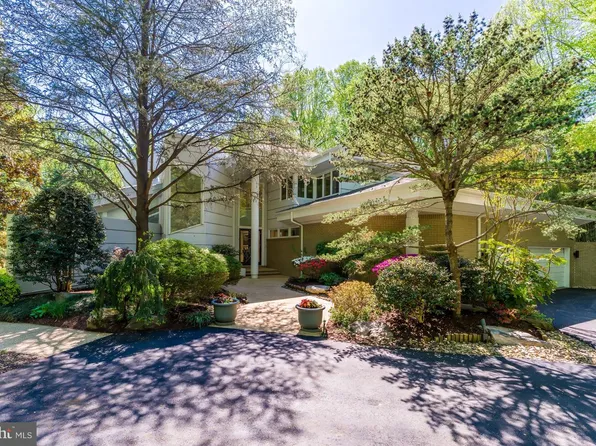 9 Oaklyn Ct, Potomac, MD 20854
