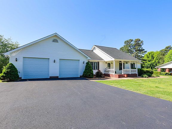 3rd image of 110 Holmes Dr
