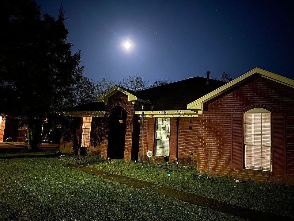 ‘Moon Over’ Concord Mews
