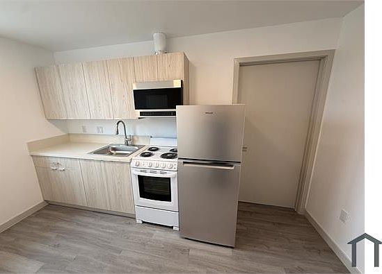 1st image of 2403 Clyde Ave