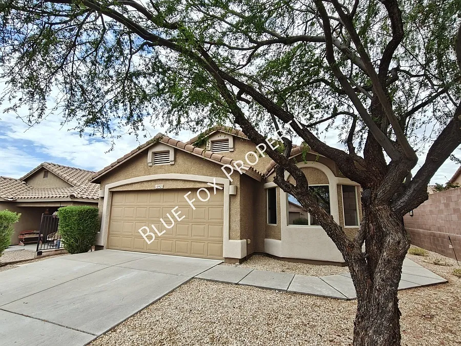 10923 S Lake Gambusi Dr
