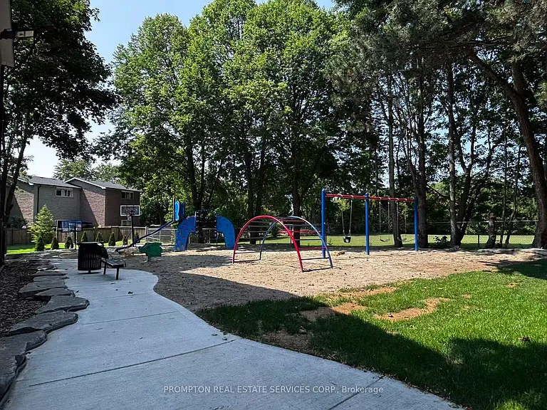 22 Poplar Cres — Photo 19