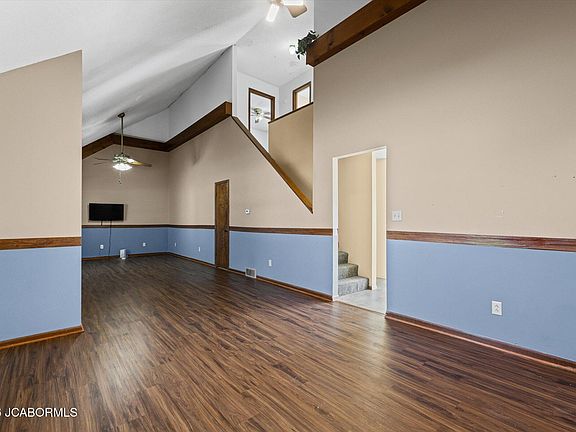 5th image of 210 King St