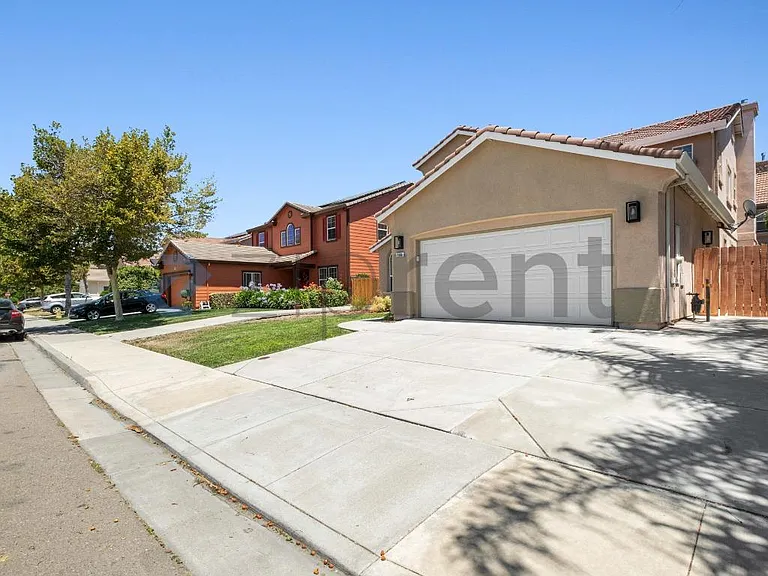 166 Barcelona Dr — Photo 2