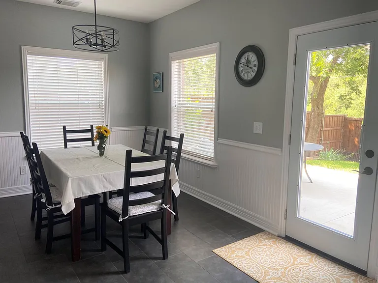 2125 Columbia Dr — Photo 9