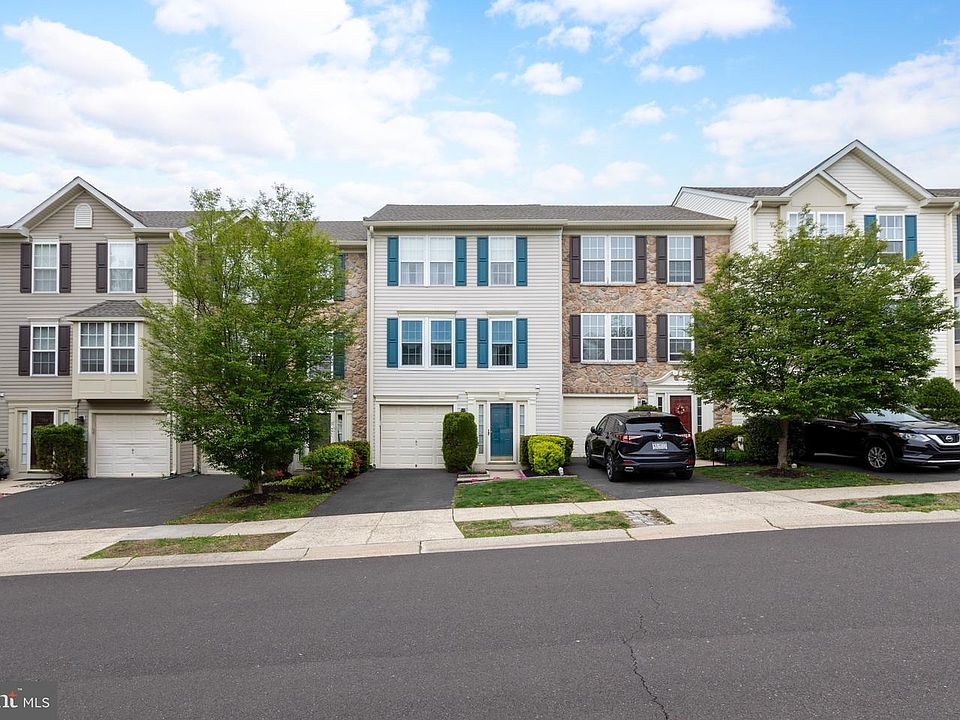 1st image of 204 Anthony Ct