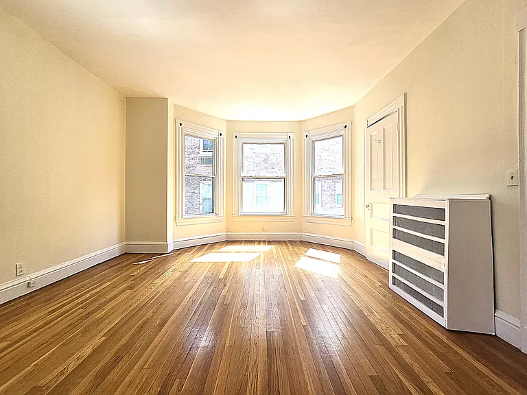 45 Auburn St — Photo 8