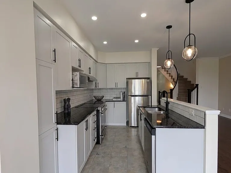 34 Torbec Ave E — Photo 2