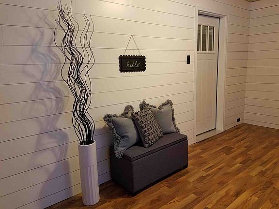 Front porch w/shiplap