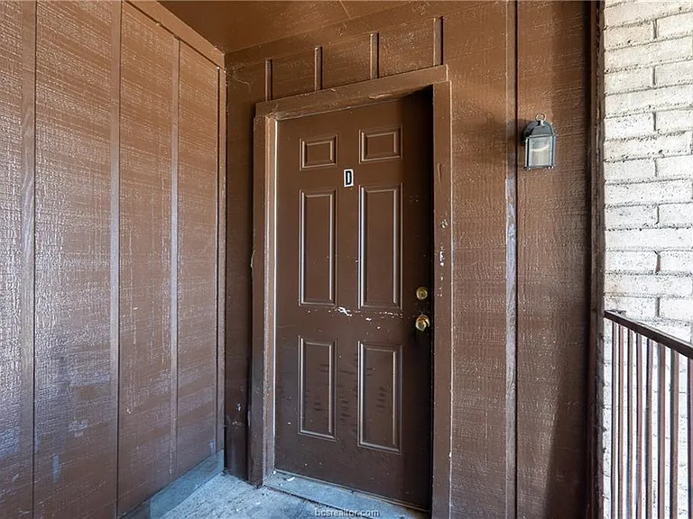2706 Evergreen Cir #C — Photo 2