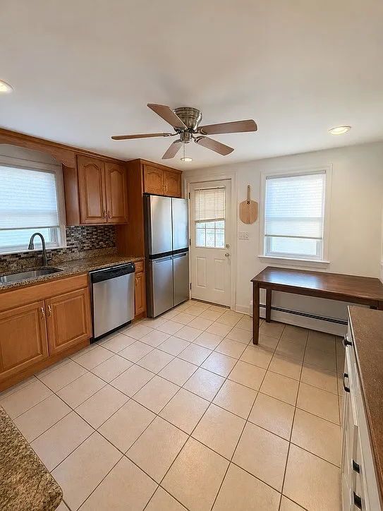 4 bed, 1663 sqft, $4,500 — Photo 4
