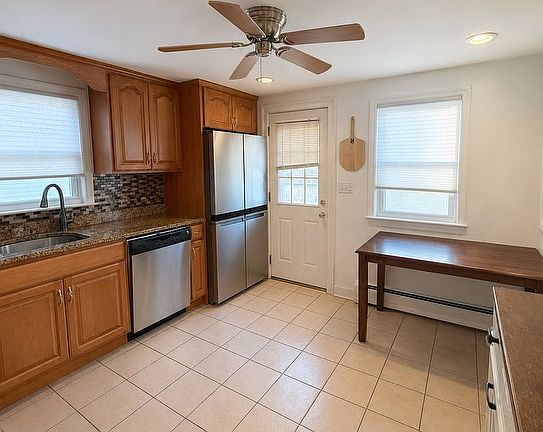 4th image of 15 Farrin St