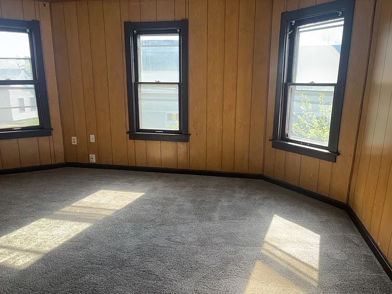3621 Sackett Ave — Photo 3