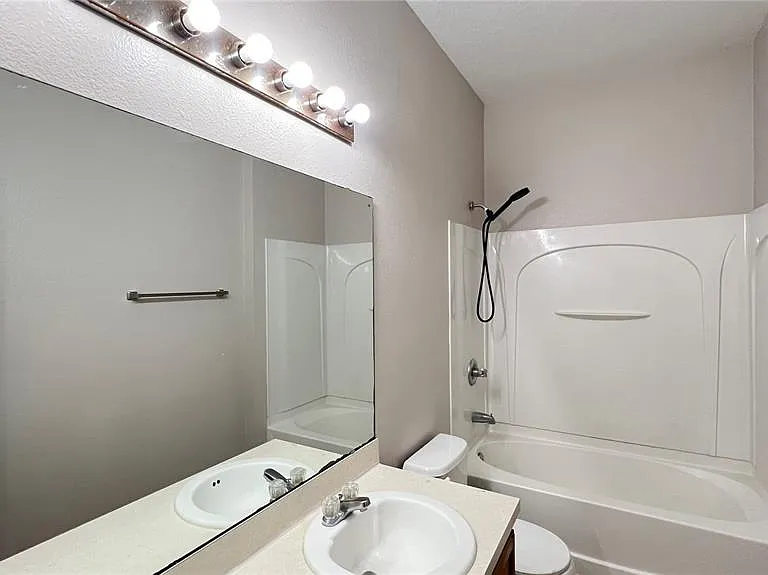 318 Sand Ridge Dr — Photo 7