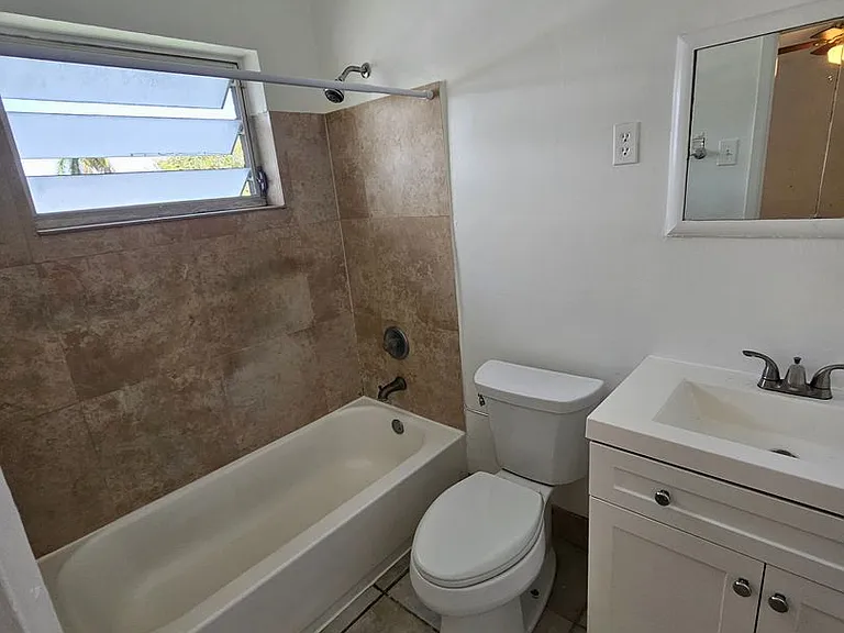 1760 NE 52nd St — Photo 16