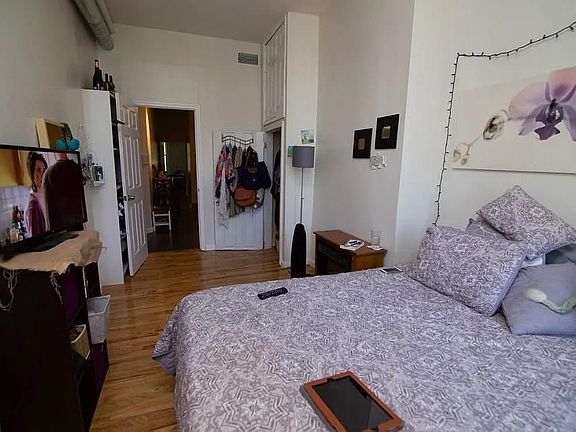 4th image of 107 Troutman St #2LL