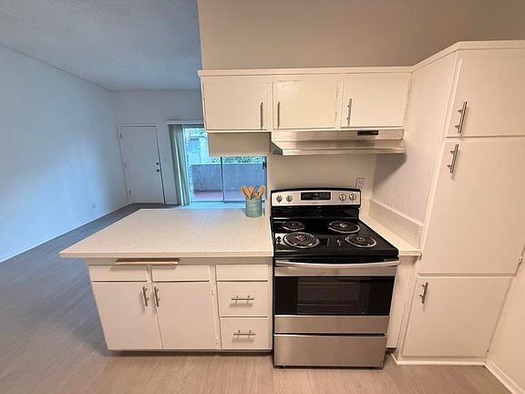 4th image of 18350 Malden St #3