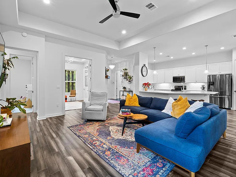 706 Stow Dr — Photo 9