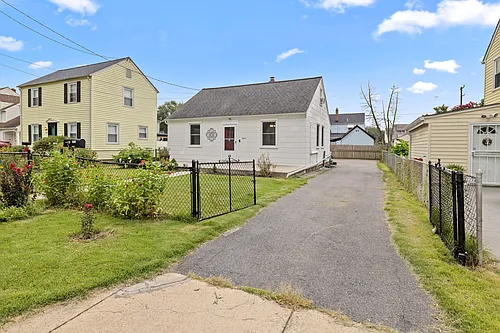 2021 Ravenswood St Photo 1