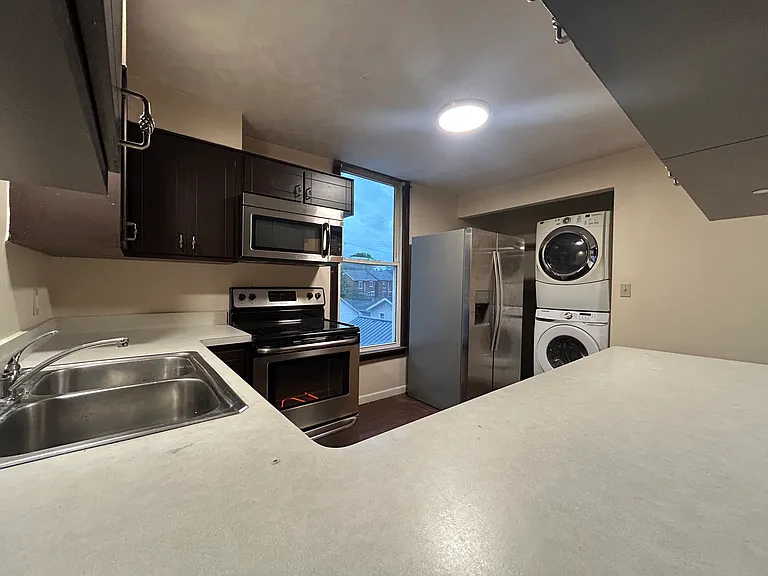 2031 Greenup St #2 — Photo 3