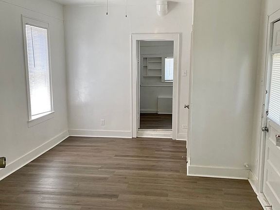 3rd image of 2301 Sacramento