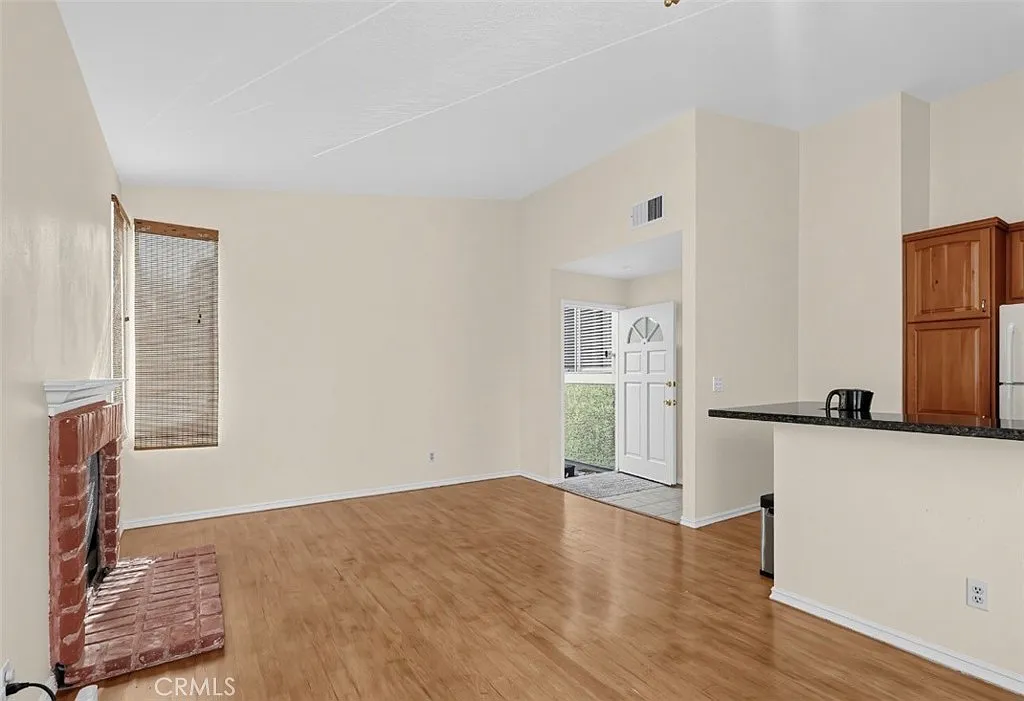 2 bed, 907 sqft, $2,780 — Photo 2