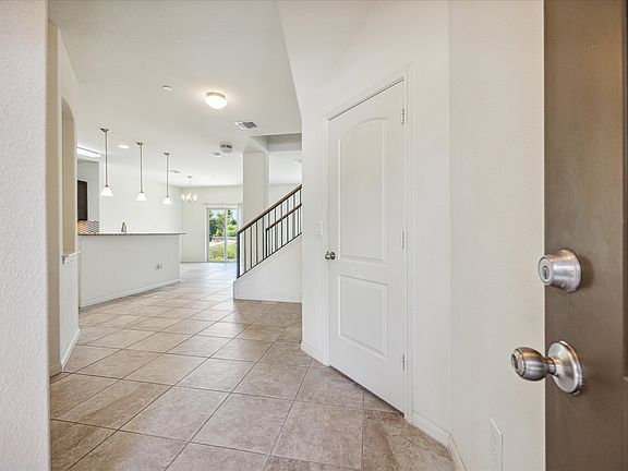 2nd image of 1620 Bryant Dr Unit 202