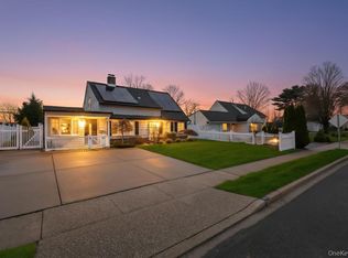 143 Blacksmith Rd E, Levittown, NY 11756